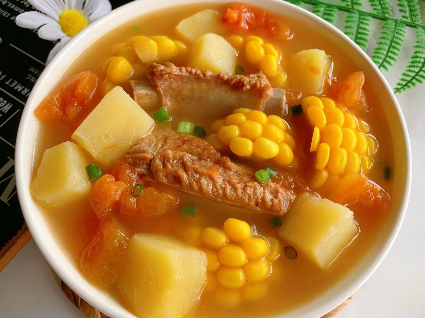 番茄玉米排骨汤做法步骤图 汤鲜味美做法超简单-起舞食谱网