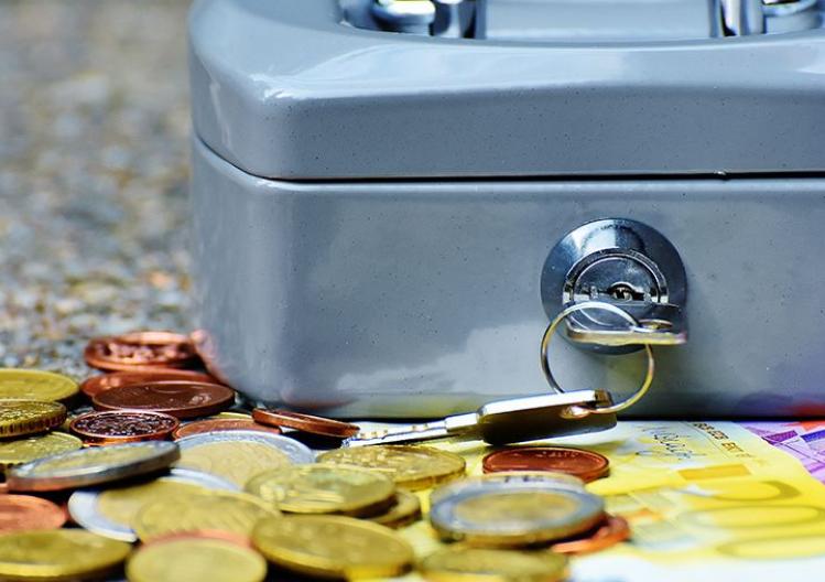 2020年，中国居民家庭存款超过100万元的有多少？