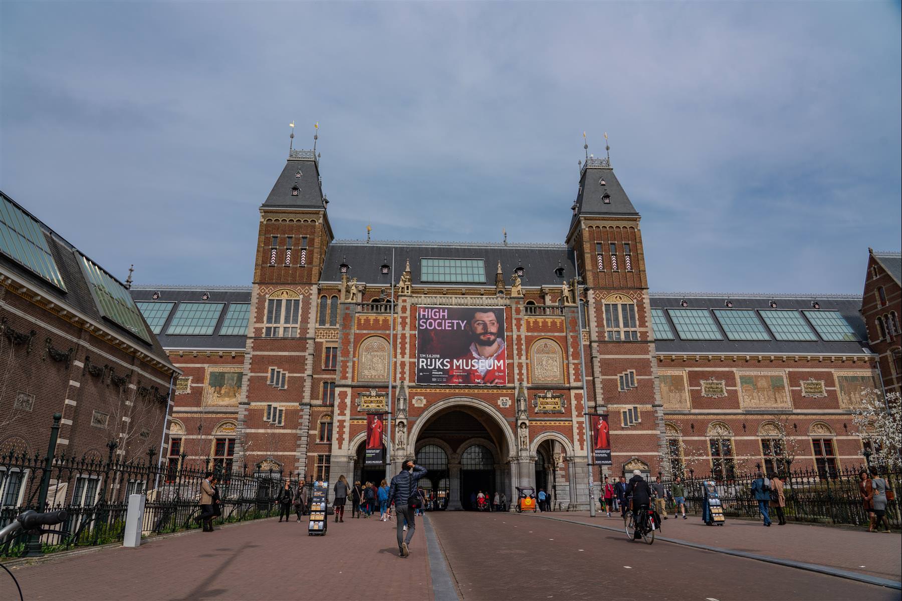 美国赠送的月岩被证实是假货，荷兰网友：这国