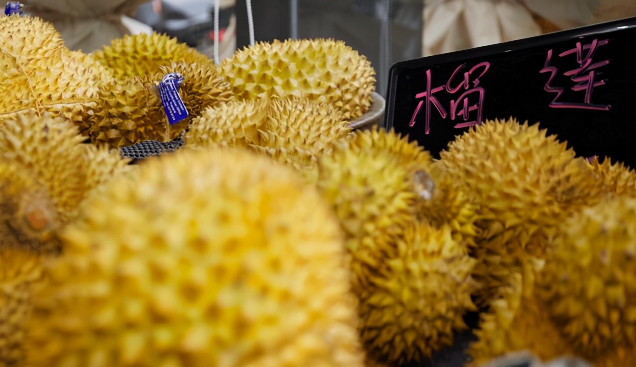 買榴蓮就挑“母”的，皮薄肉厚，牢記4個小技巧，老闆看你是內行