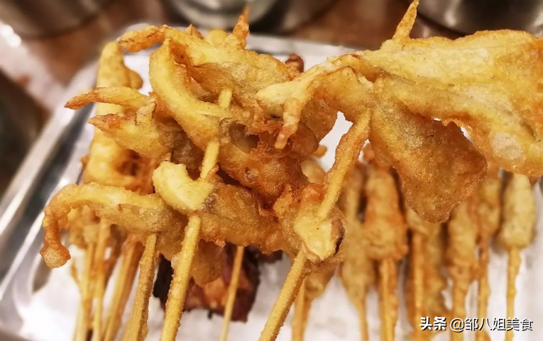 做炸蘑菇，调面糊很关键，有人不懂用淀粉还是面粉，教您正确做法