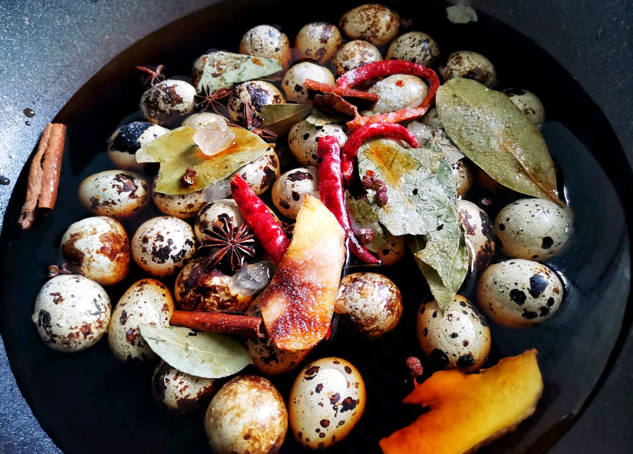 家常五香卤鹌鹑蛋，做法简单，Q弹好吃，一口一个停不下来
