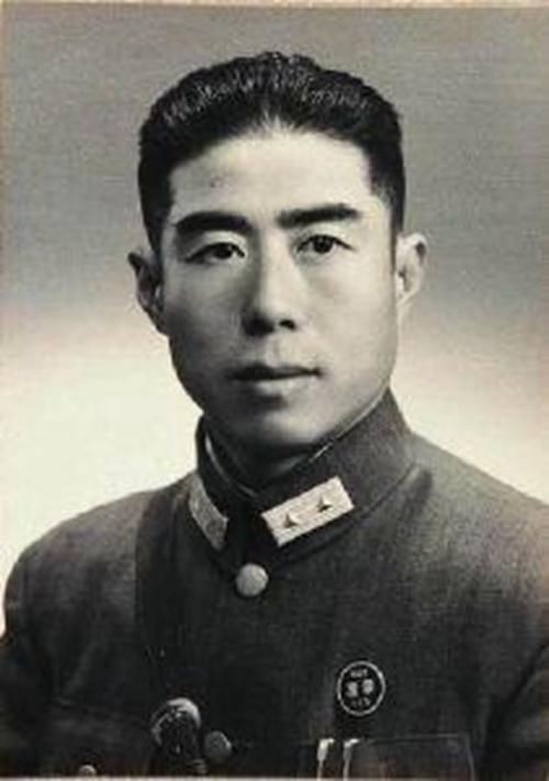 建国后，他用黄金买村姑成亲，妻子婚后举报说