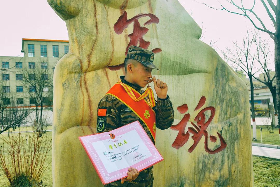 ���Ƚ����á��侯<a href=http://www.cngansu.cn/news/ target=_blank class=infotextkey>����</a>�ܶӰ���֧�� | ½����82���ž�ĳ��