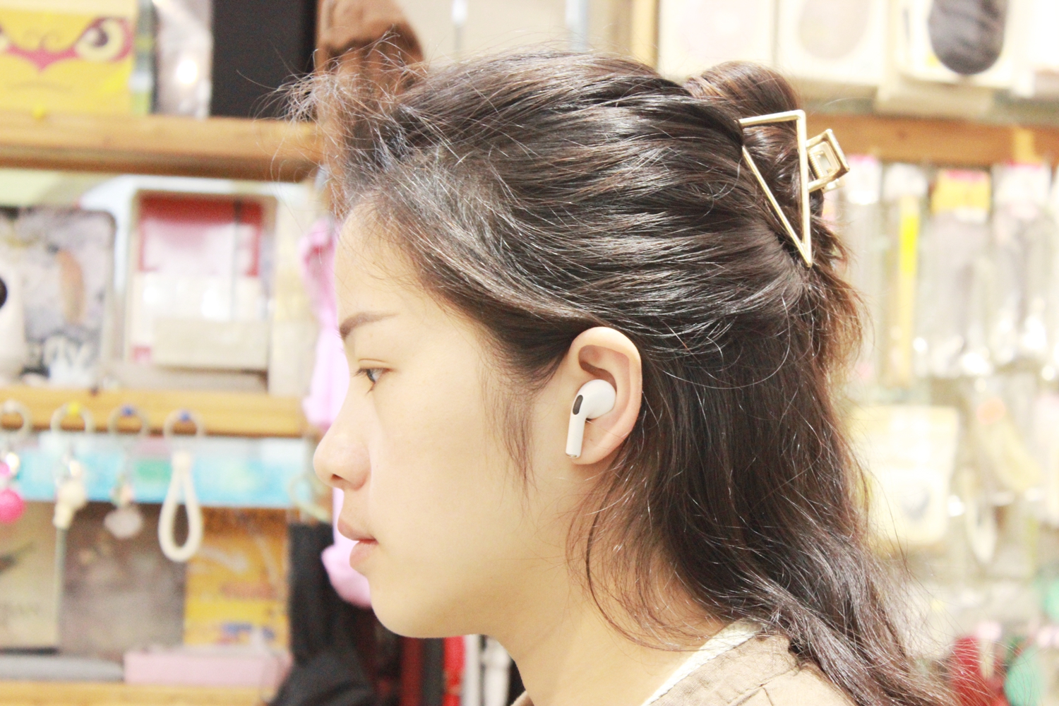 百元也是真无线，带你体验性能小钢炮西圣迷你蓝牙耳机AVA