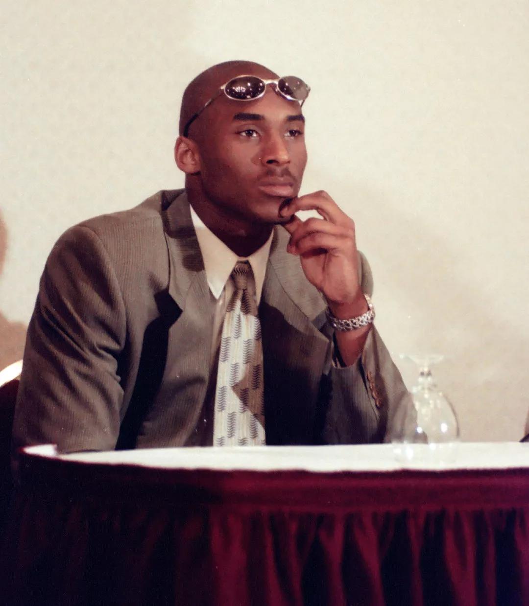 科比宣布参加选秀25周年让我们一起缅怀不服输的曼巴精神