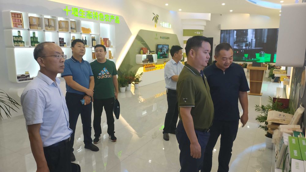 郧阳区委统战部、区工商联领导一行赴郧阳北京商会考察交流
