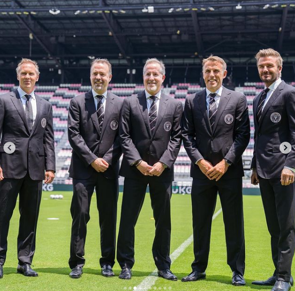 贝克汉姆9岁女儿秀厨艺，身材圆润又胖了一圈，口中牙齿参差不齐