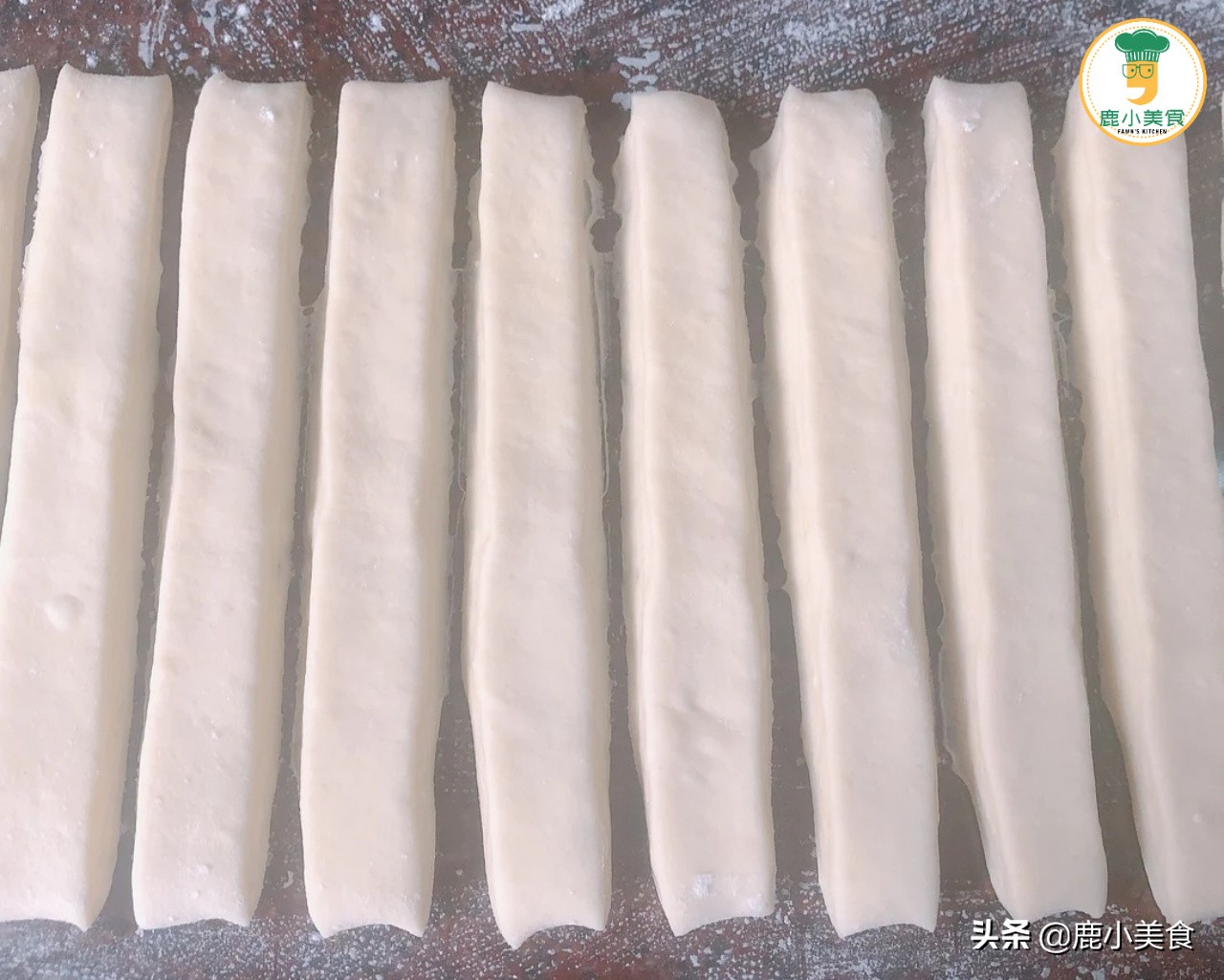 春節早餐怎能少了炸油條，牢記3個竅門，油條酥脆蓬鬆，美味滿足