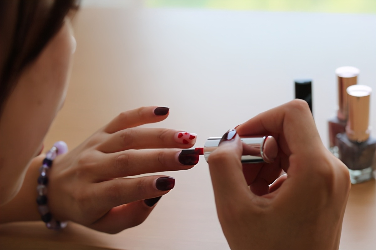 指甲上出現豎紋，是咋回事？ 月牙的多少，與健康有關？