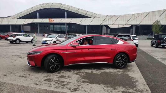 比亞迪漢EV，特斯拉model3，小鵬P7,三車對(duì)比