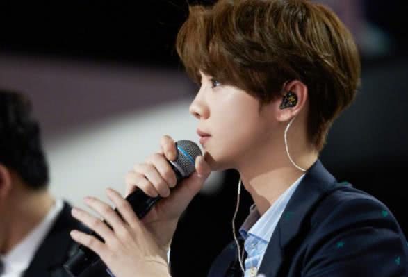 鹿晗模仿黄子韬，吴亦凡加入创造营三人同台，