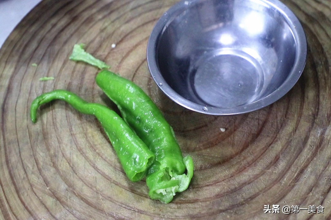 做茄子，加盐和过油都是外行！教你正确做法，茄子不吸油还更入味