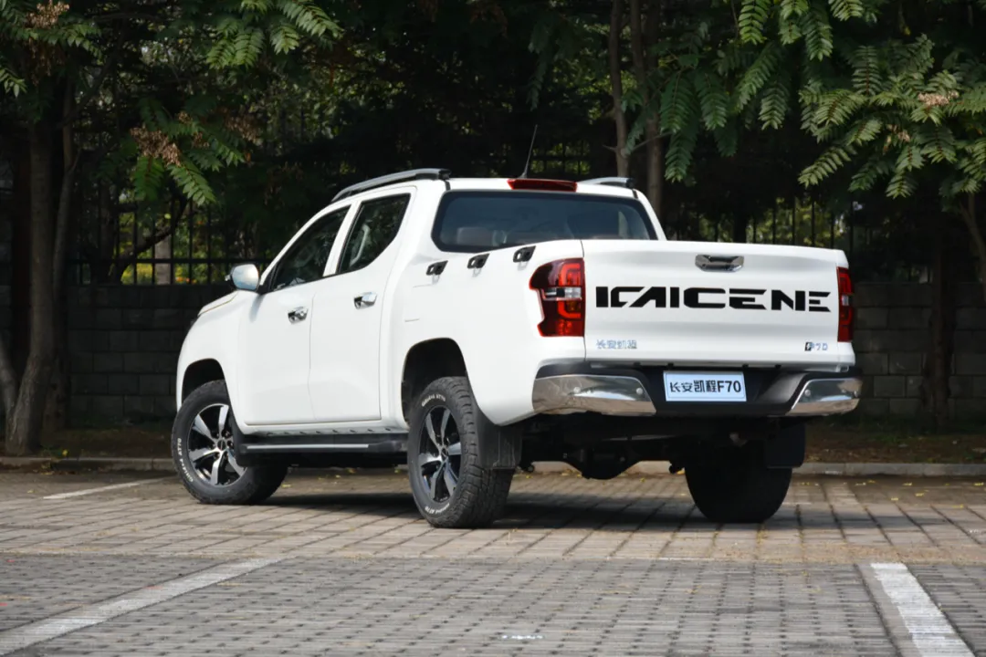 欧洲第一商用汽车品牌标致雪铁龙和长安合资打造的首款自动挡皮卡车型