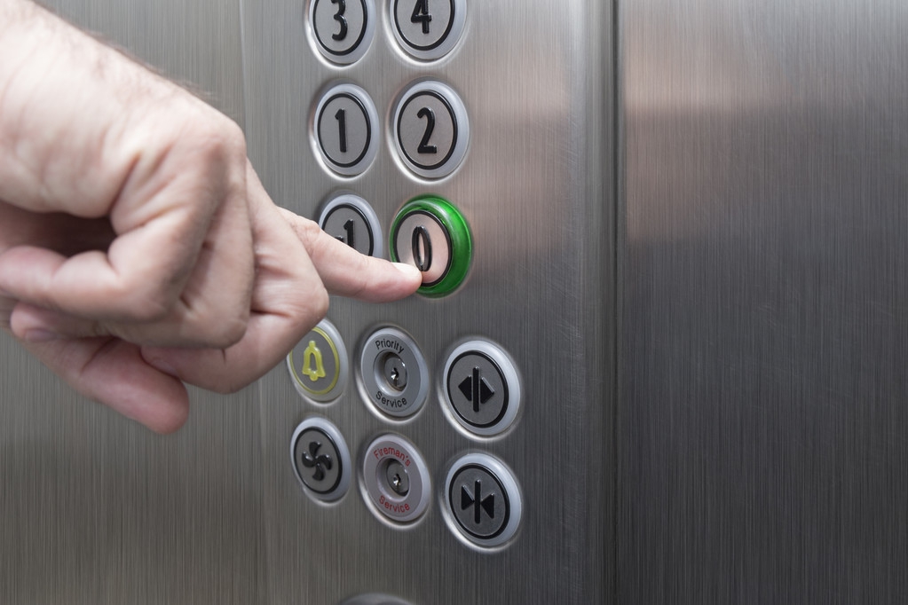 利川：未经检验的电梯投入使用，一开发商被罚15万元