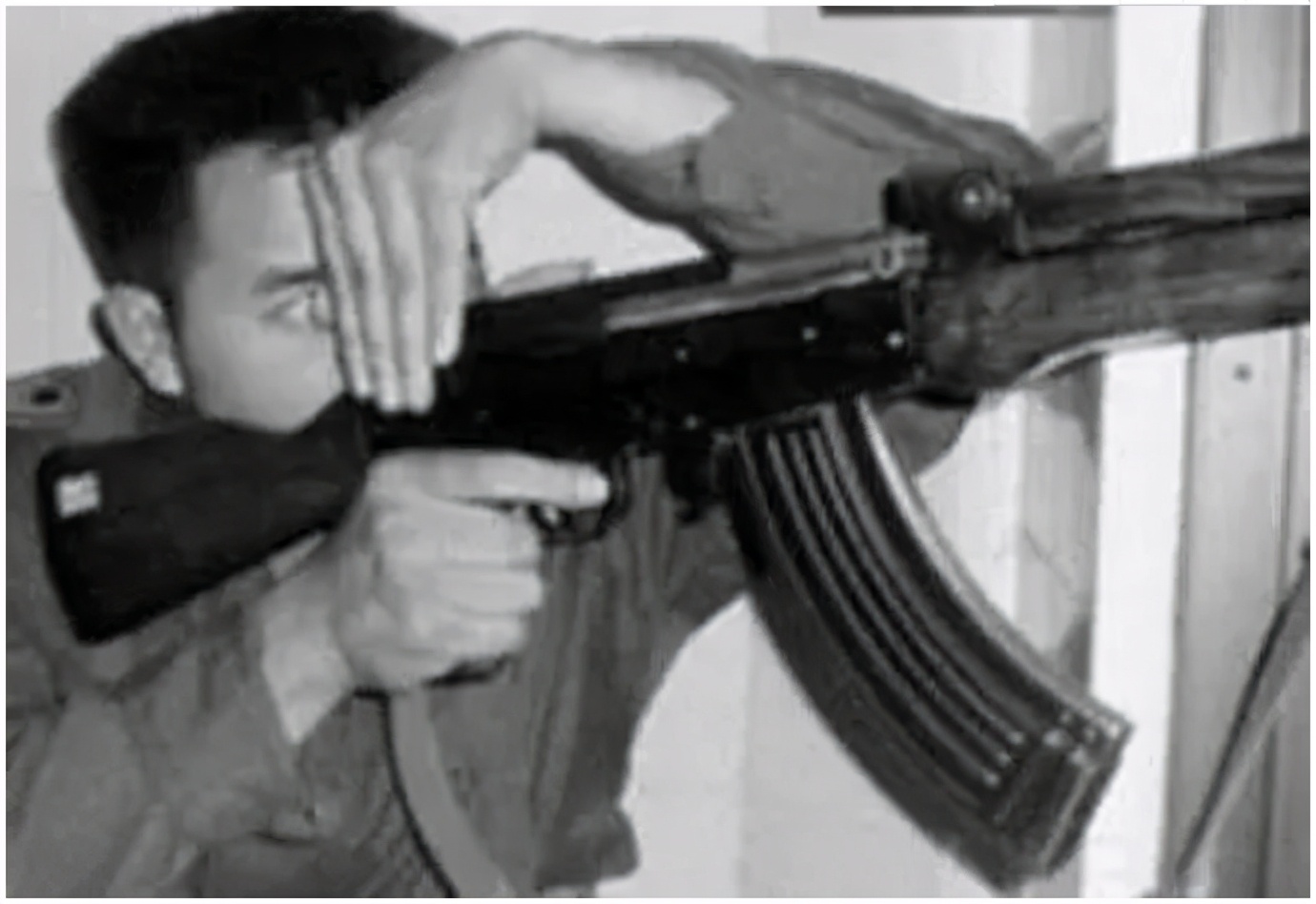 1994年悍匪田明建枪击案纪实：单手换弹夹，对抗上百名军人终被击毙