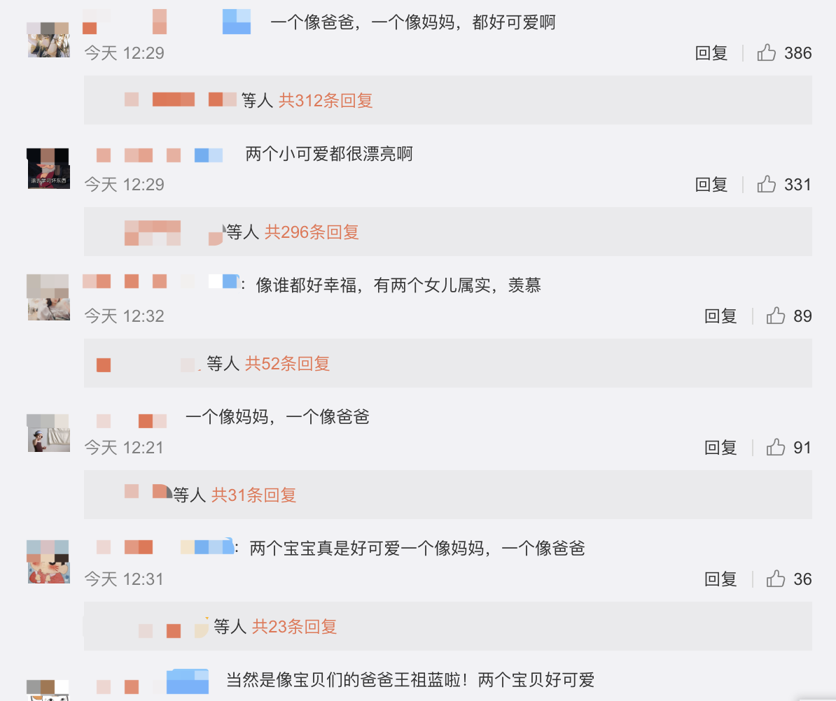 王祖藍曬兩個女兒問像誰，姐妹倆趴在床上顯呆萌，長相如復制粘貼