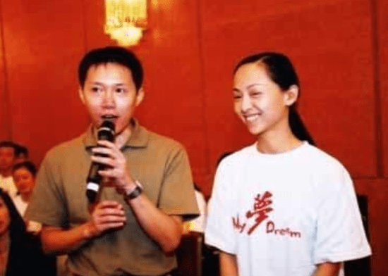 “千手观音”邰丽华：2岁失聪，27岁下嫁理工男，29岁成名