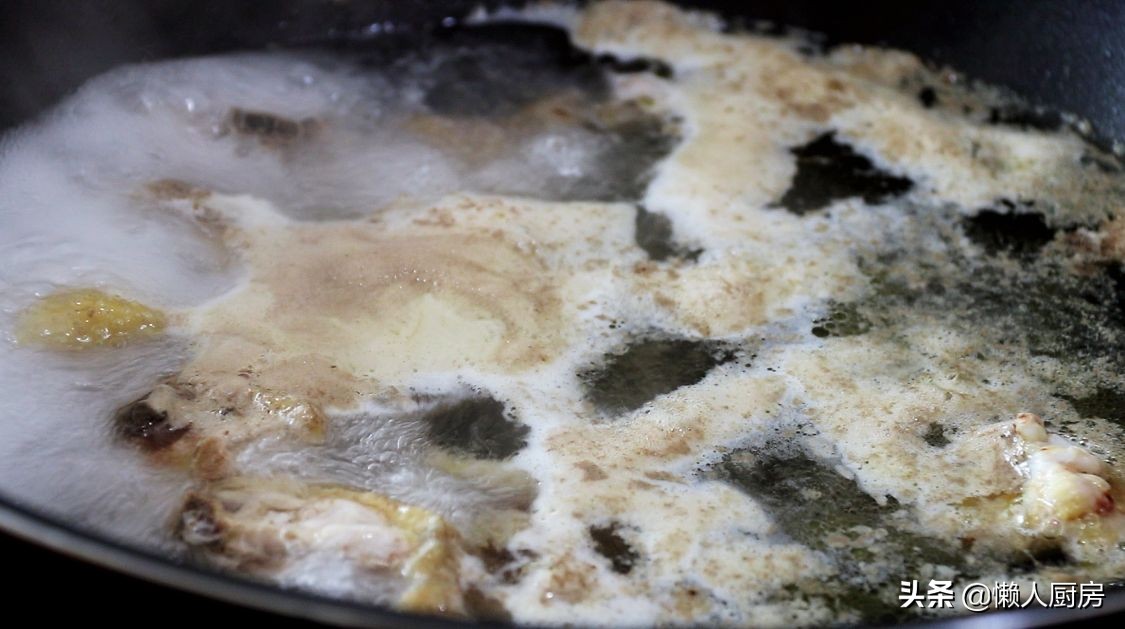 碰到這椰子別手軟，價格便宜，人人吃得起，塞進一隻雞，解饞