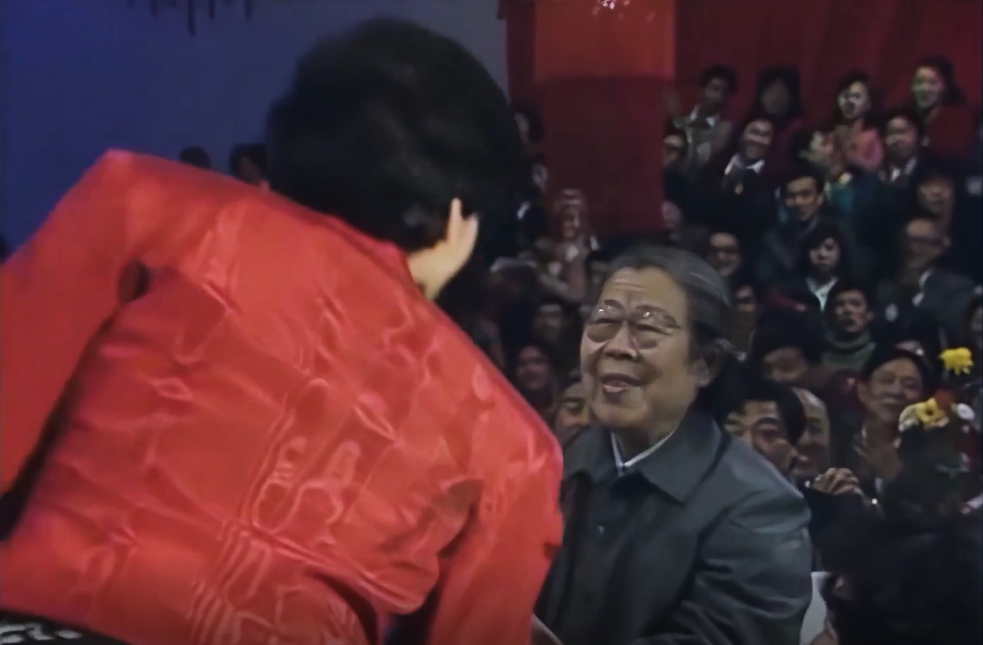 34年前春晚爆红后又去了美国发展，费翔现在过得