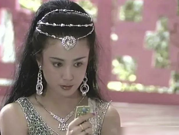 傅艺伟的毁灭史：从“最美妲己”到“阶下囚”，她经历了什么？