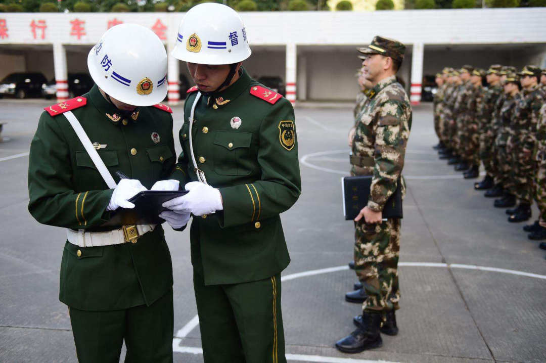 军营中此兵种很是特殊，看到首长可以不敬礼，但退伍时必须提前走