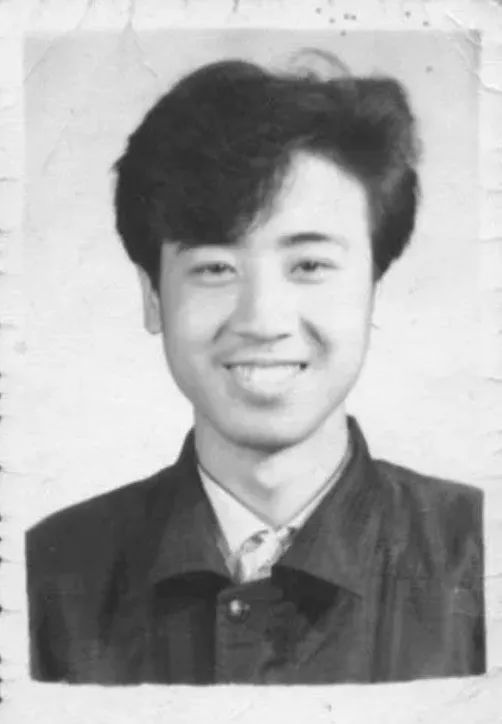 于和伟：50岁大红视帝，曾和小14岁女星传绯闻，结发妻子也是演员