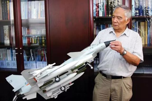 歼-10之父宋文骢：为补贴经费他卖面条，家人一直以为他是牙医