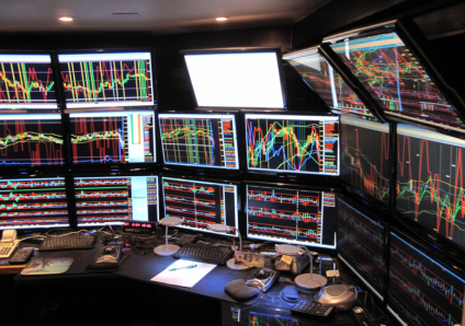 老交易员不愿意谈论技术，也不愿意讨论行情，