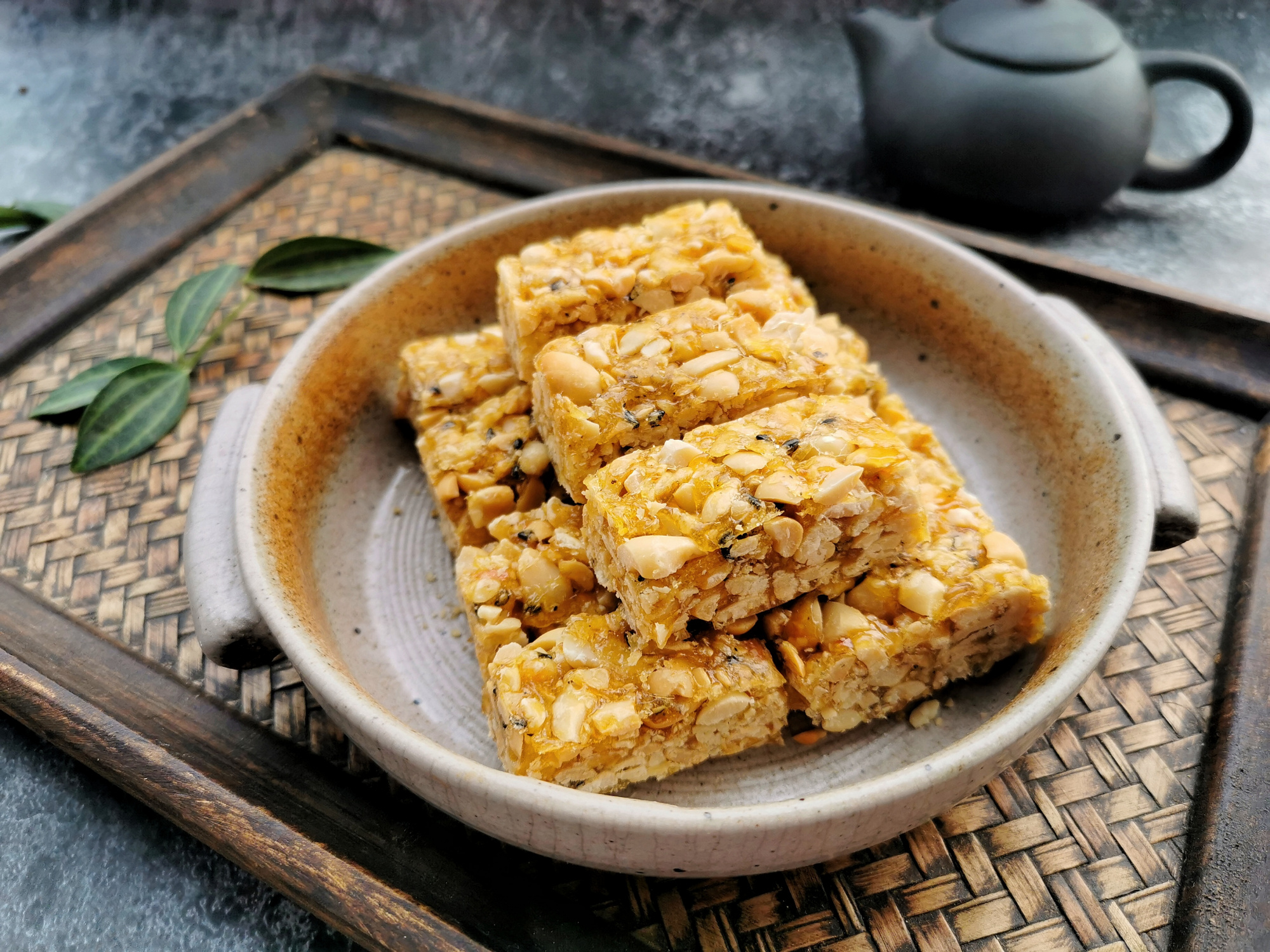 無水無油做花生酥糖，復刻童年美味，學會熬糖漿，酥脆香甜不粘牙