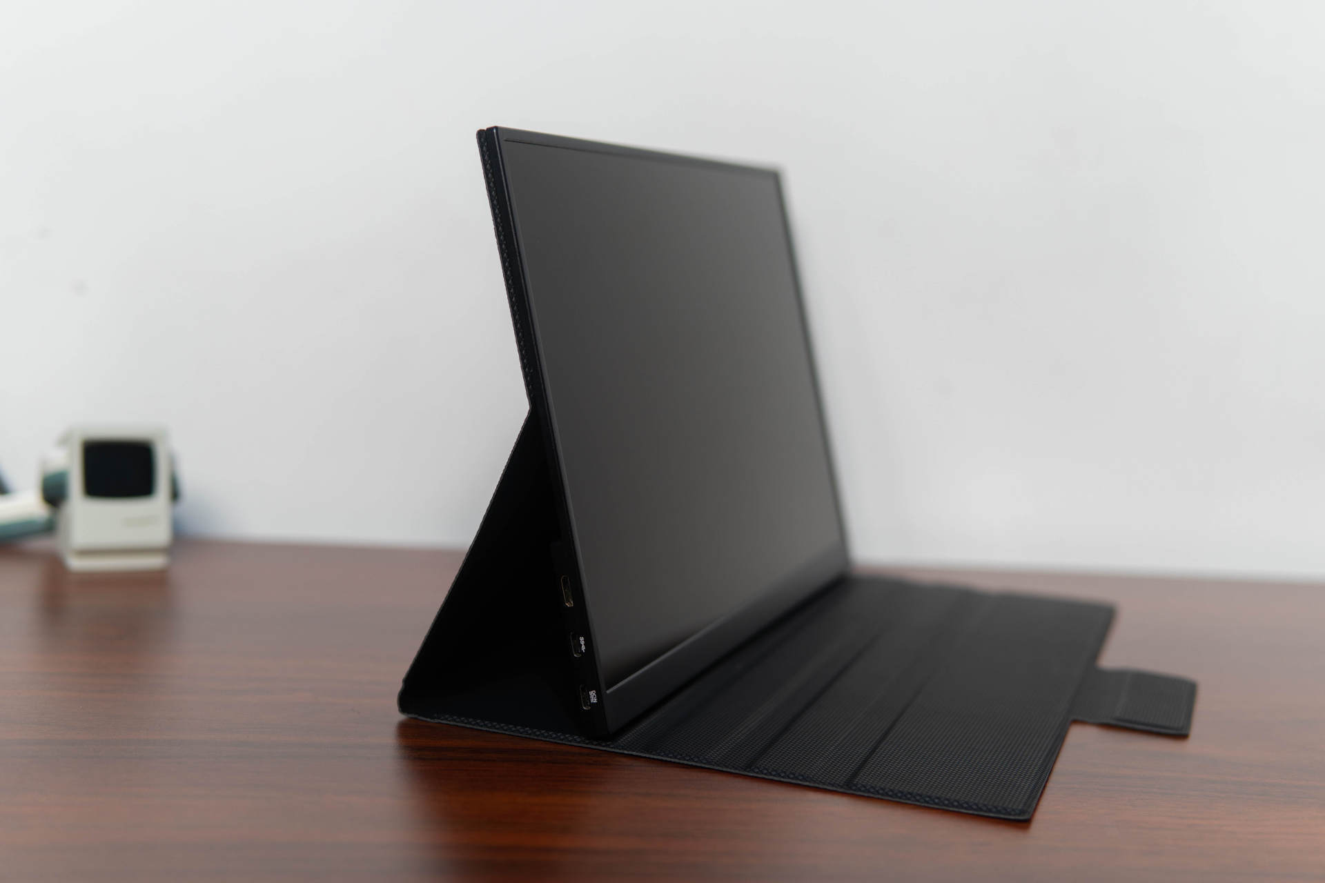 99% P3色域，10bit色深，这真是一块便携显示屏？