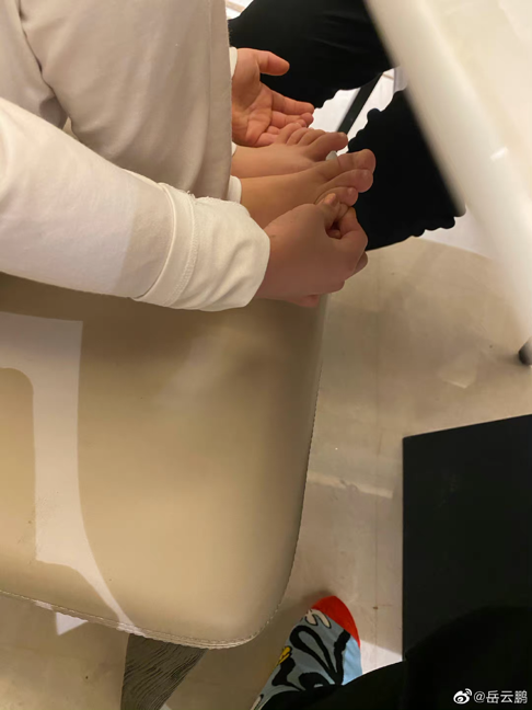 你们|岳云鹏发文问你们辅导作业也崩溃吗 网友支招哥还是默念自己亲生的吧