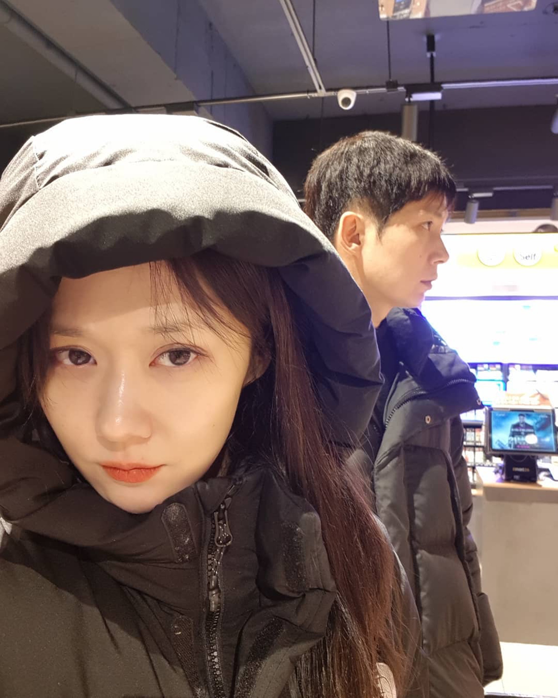 张娜拉全家高颜值！44岁哥哥如小鲜肉，兄妹常被误会是情侣