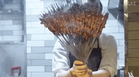 “地摊经济”火了！上百个城市刷爆朋友圈，向往的烟火气回来了