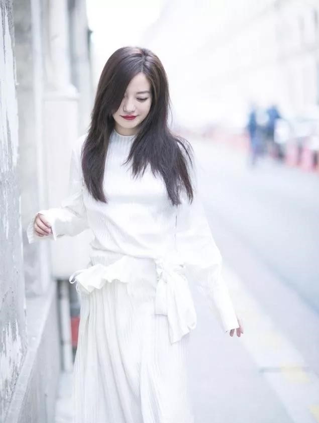 趙薇女兒人美心善，連續6年生日做慈善，捐款已高達上百萬