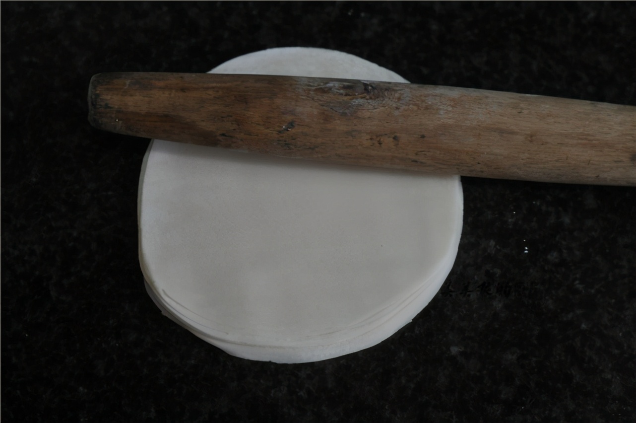 兒子最愛的早餐，比餃子簡單比包子好吃，鍋裡一煎，清爽有滋味