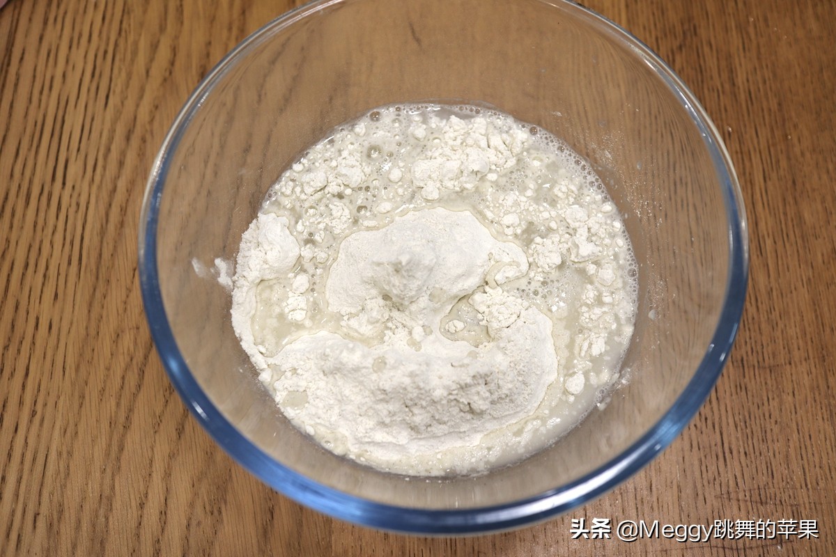 自制花生酱香浓味香，烙个千层饼层次分明又柔软，好吃易消化