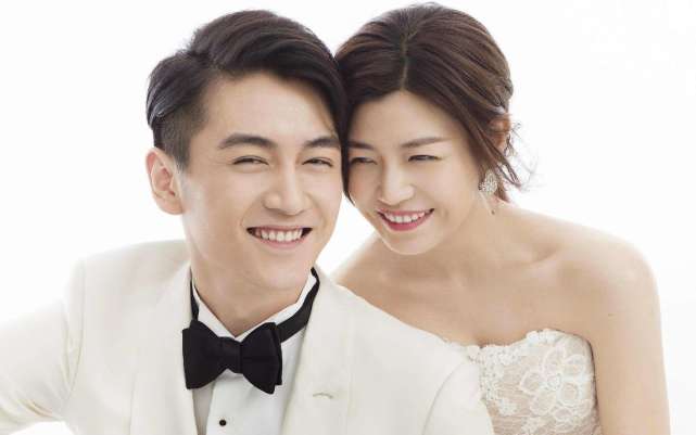 陈妍希掐点为老公庆生超甜蜜，晒陈晓父子俩睡觉照，星星睡姿可爱