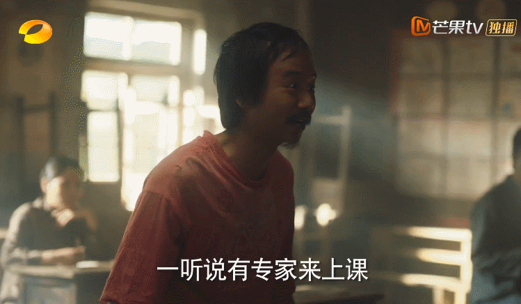母亲是百亿票房女演员，儿子却从小鲜肉，变成农村“懒汉”