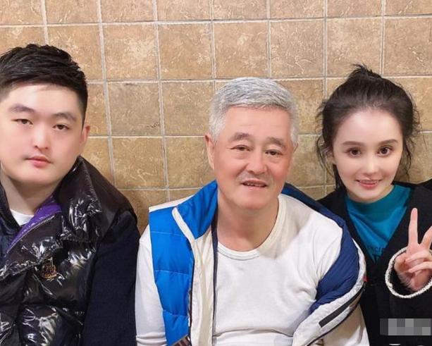 赵本山儿子带妆模仿亲爹！网友：别人是模仿，你是传承