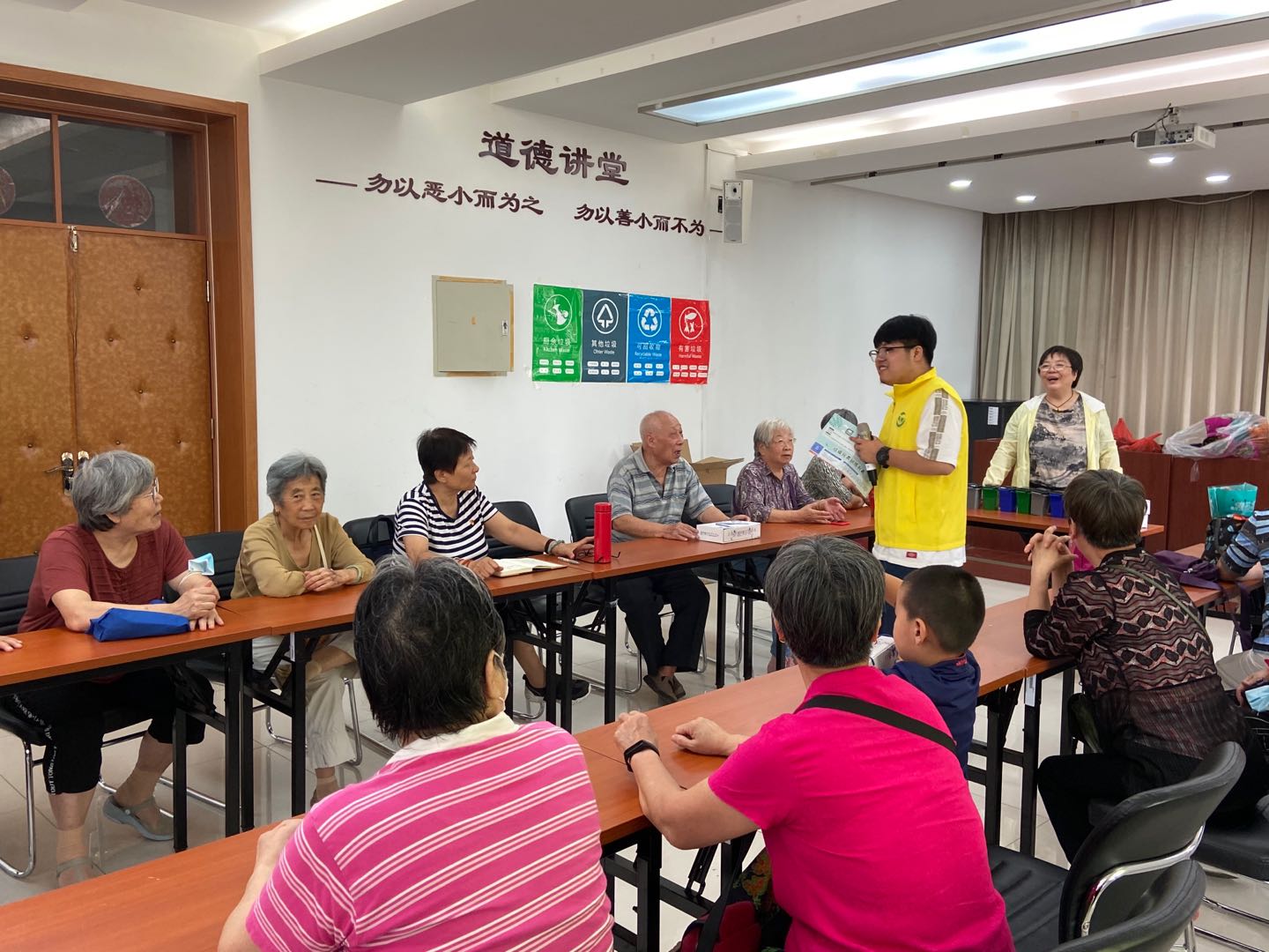 垃圾分类，清洁环境