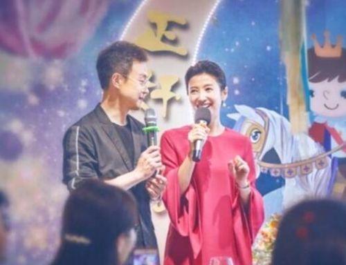 24岁进央视，32岁火炬手，娶BTV花旦春妮，“新国脸”刚强逆袭记