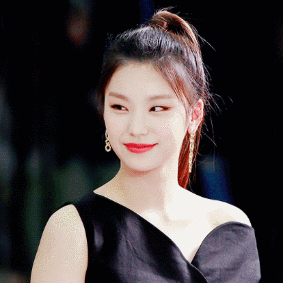 别再“披头散发”了！这4款冬季发型才够美够撩