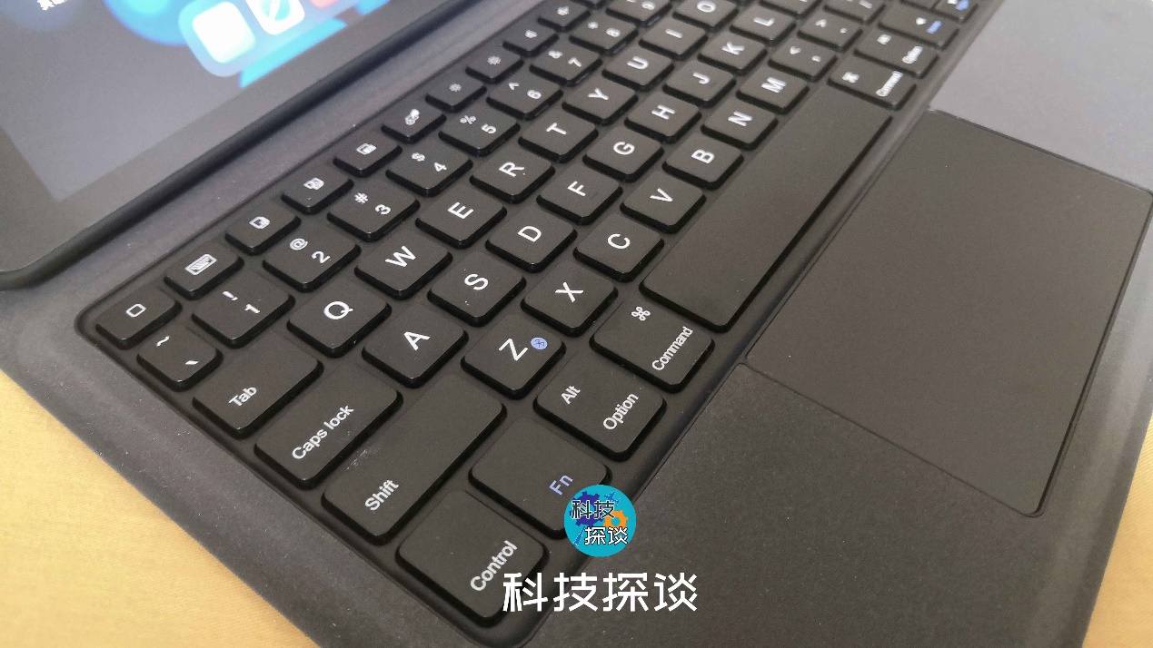 搬砖人必备iPad生产力配件：SMORSS无线蓝牙键盘保护套