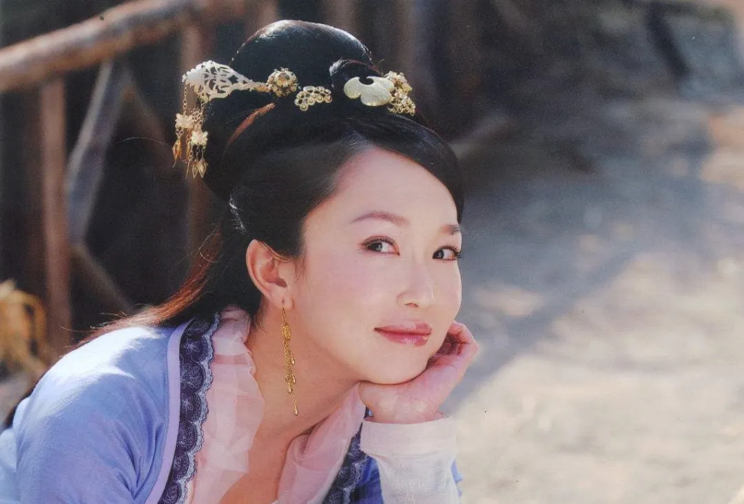 结婚11年恩爱如初，49岁范文芳和48岁李铭顺令人