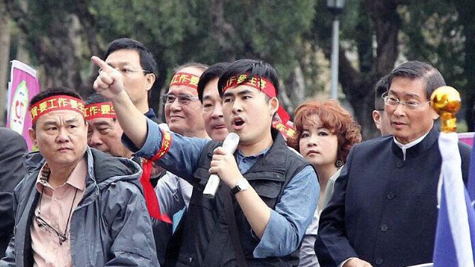 新黨爆出路線之爭，李慶元不提倡�急統�，王炳忠非常不認可