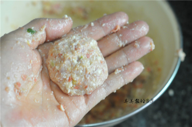 三伏天，多给孩子做豆腐饼，薄皮脆嫩，香软好消化，比肉饼更香