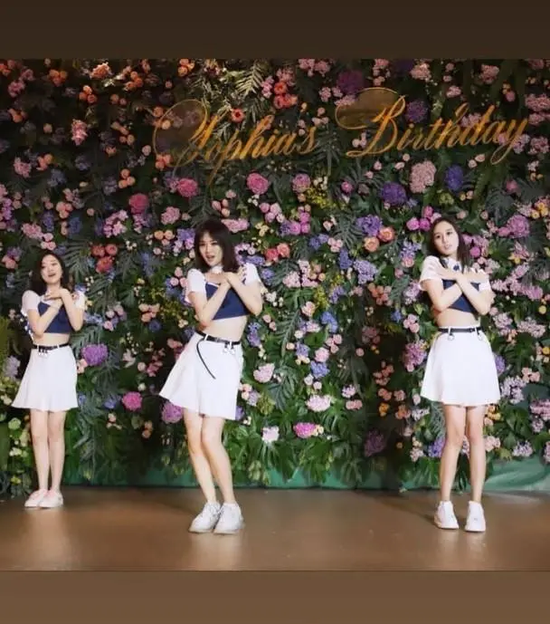 He Chaolian is celebrated to Deng violet chess unripe, low-key defend filial piety to wear white clothing, 2 rooms 4 rooms are high-key however a clique is right