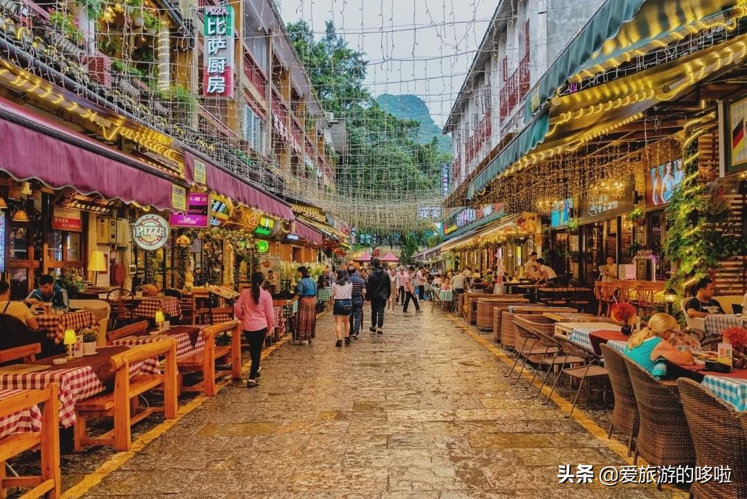 The best place to travel in October-November, the late autumn tour bus is about to depart