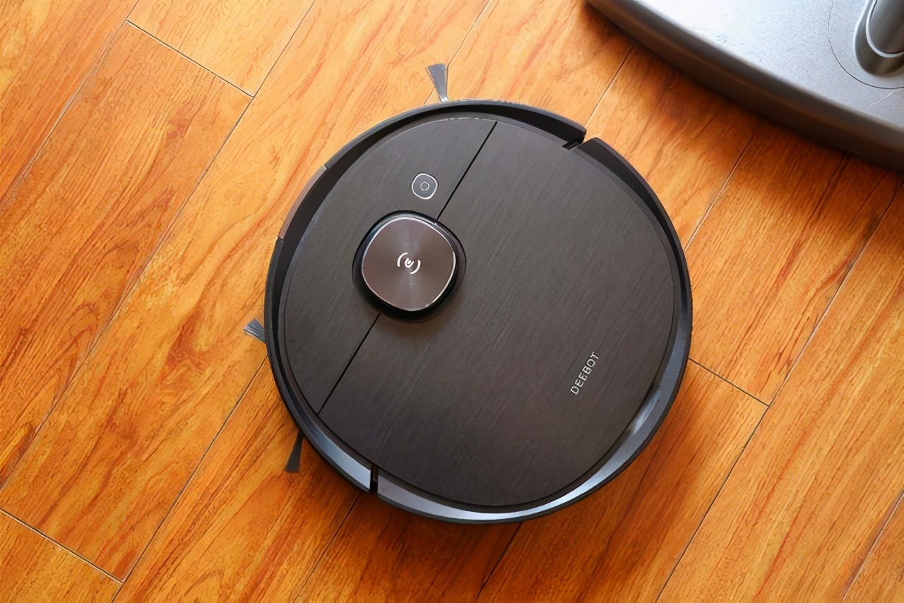 多款机器人供你选择：居家小帮手，好用，实用更适用